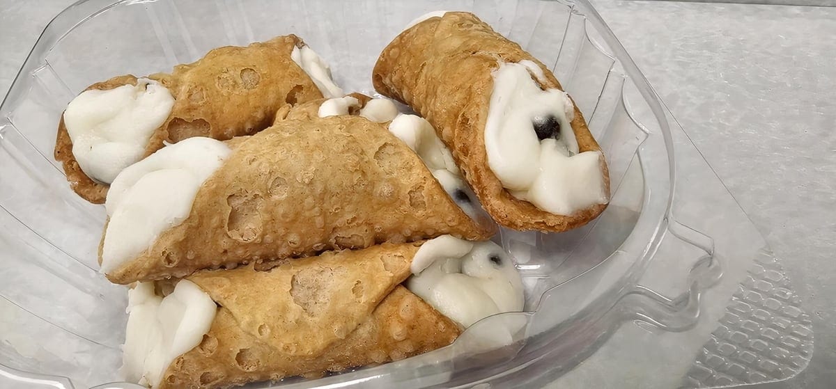 Cannolis.