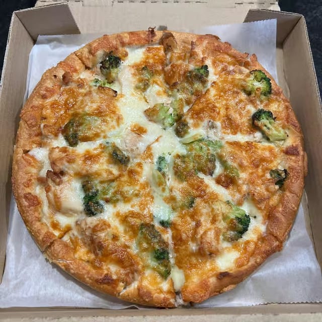 Alfredo Pizza.